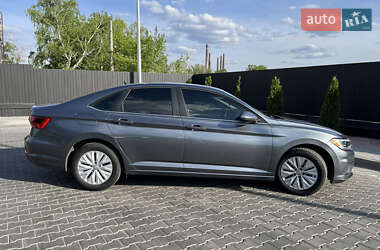 Седан Volkswagen Jetta 2019 в 