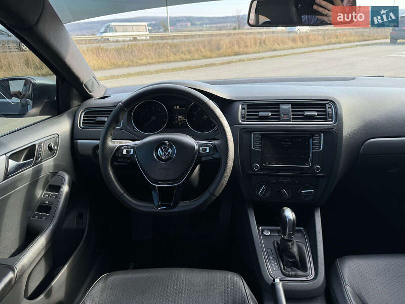 Седан Volkswagen Jetta 2016 в Ужгороде
