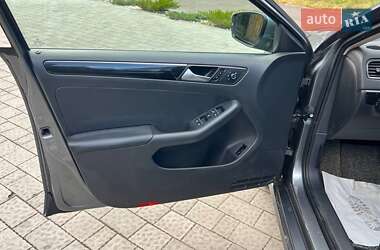 Седан Volkswagen Jetta 2015 в 