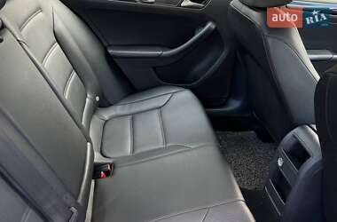 Седан Volkswagen Jetta 2015 в 