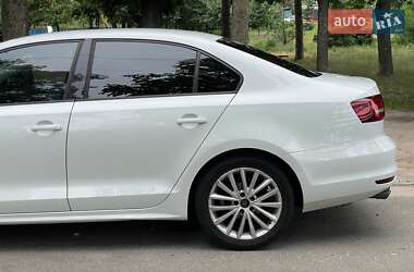 Седан Volkswagen Jetta 2016 в 