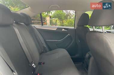 Седан Volkswagen Jetta 2016 в 
