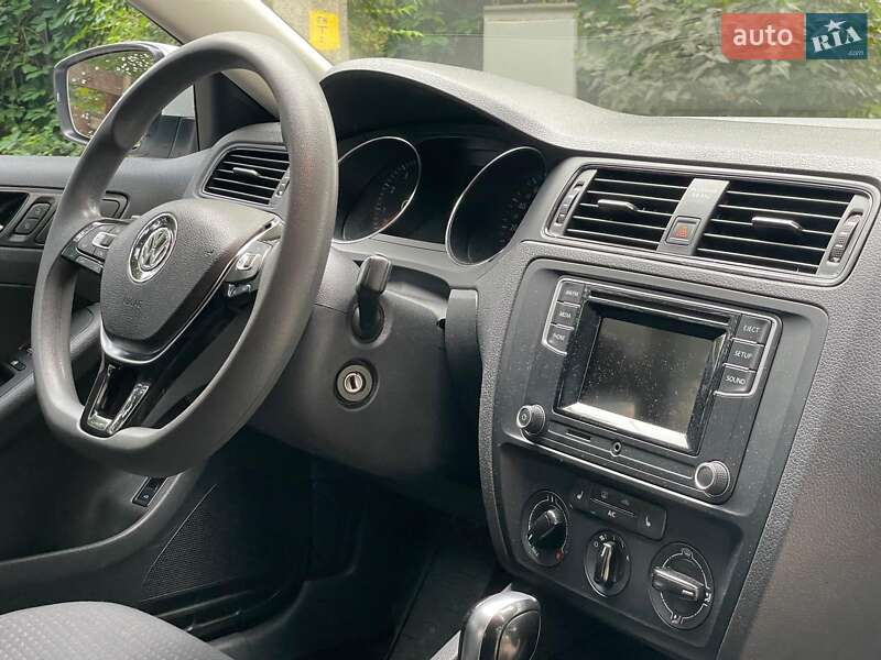 Седан Volkswagen Jetta 2016 в Киеве