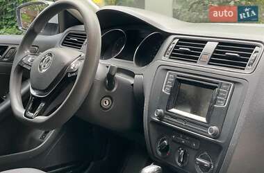 Седан Volkswagen Jetta 2016 в 