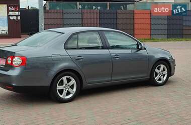 Седан Volkswagen Jetta 2009 в Сарнах