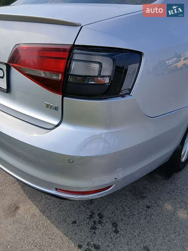 Седан Volkswagen Jetta 2016 в Вишневом