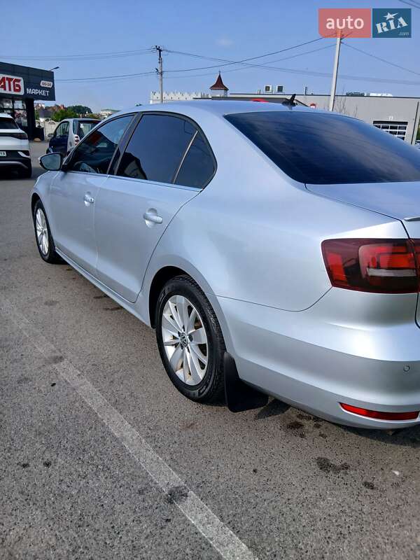 Седан Volkswagen Jetta 2016 в Вишневом
