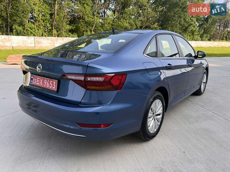Седан Volkswagen Jetta 2019 в Луцке