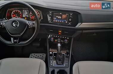 Седан Volkswagen Jetta 2018 в 