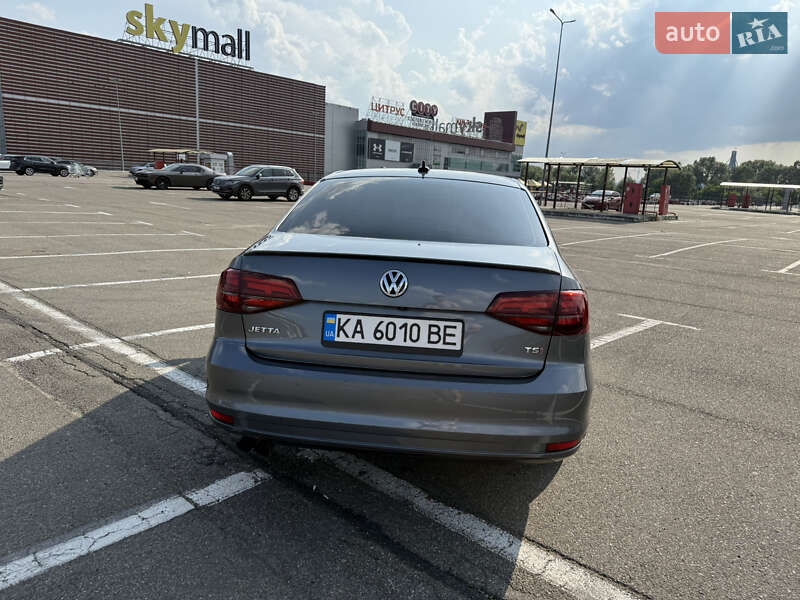Седан Volkswagen Jetta 2015 в Киеве