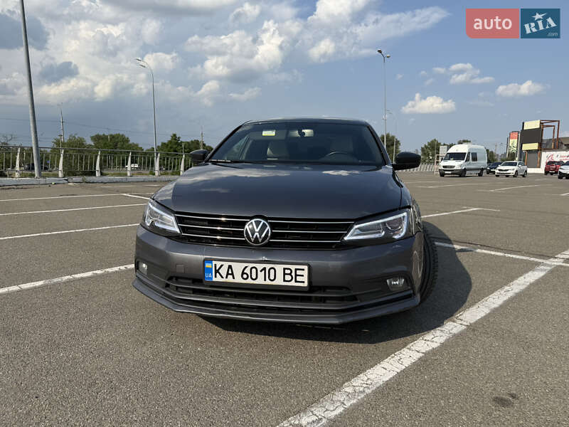 Седан Volkswagen Jetta 2015 в Киеве