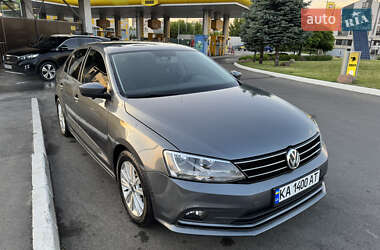 Седан Volkswagen Jetta 2016 в 