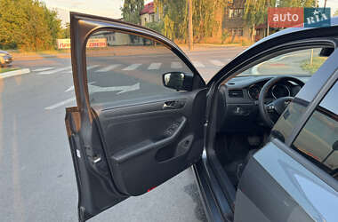 Седан Volkswagen Jetta 2016 в 