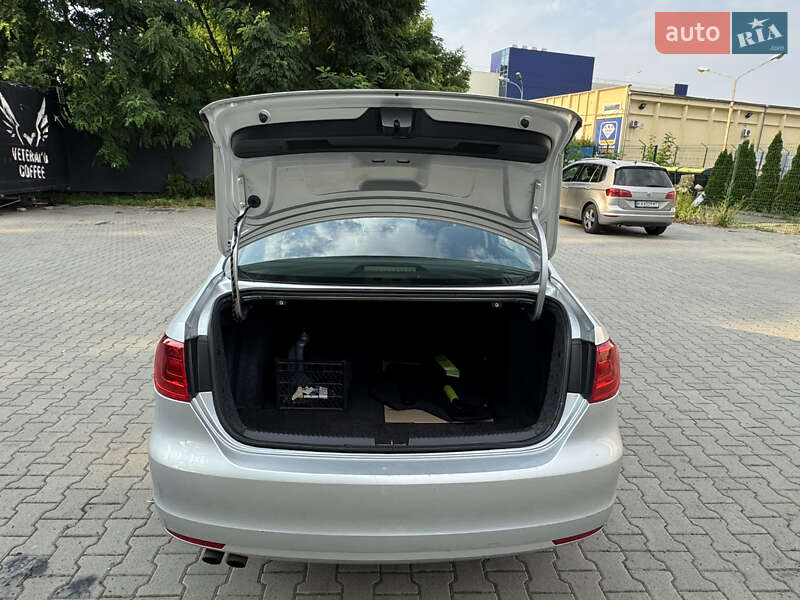 Седан Volkswagen Jetta 2011 в Киеве