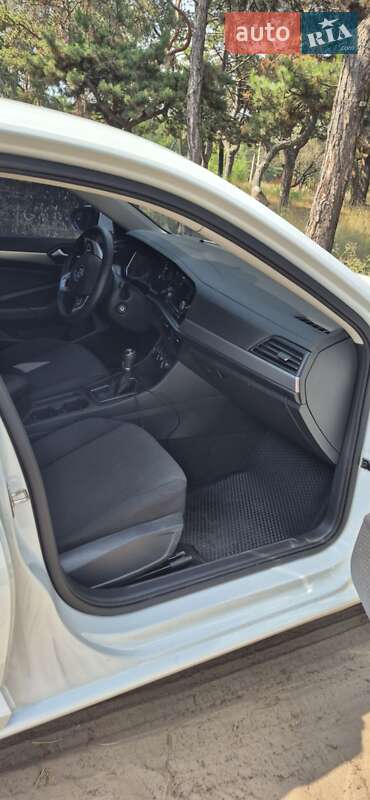 Седан Volkswagen Jetta 2018 в Днепре