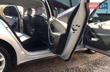 Седан Volkswagen Jetta 2012 в 