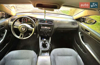 Седан Volkswagen Jetta 2012 в 