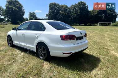 Седан Volkswagen Jetta 2013 в 