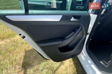 Седан Volkswagen Jetta 2013 в 