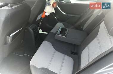 Седан Volkswagen Jetta 2013 в 