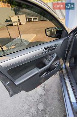 Седан Volkswagen Jetta 2012 в Полтаві