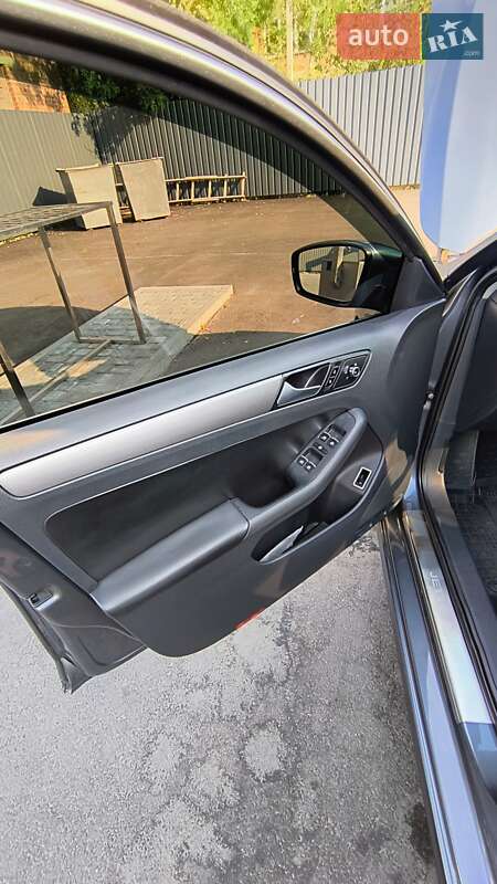 Седан Volkswagen Jetta 2012 в Полтаві