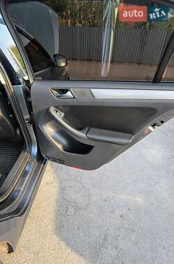 Седан Volkswagen Jetta 2012 в Полтаві
