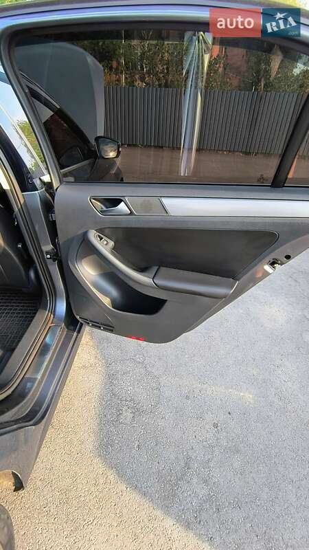 Седан Volkswagen Jetta 2012 в Полтаві