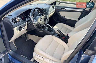 Седан Volkswagen Jetta 2014 в 
