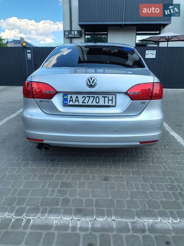 Седан Volkswagen Jetta 2013 в 