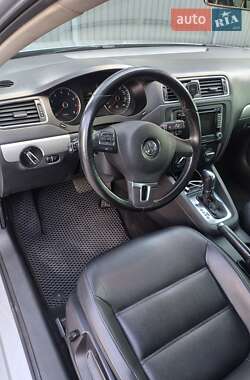 Седан Volkswagen Jetta 2013 в 