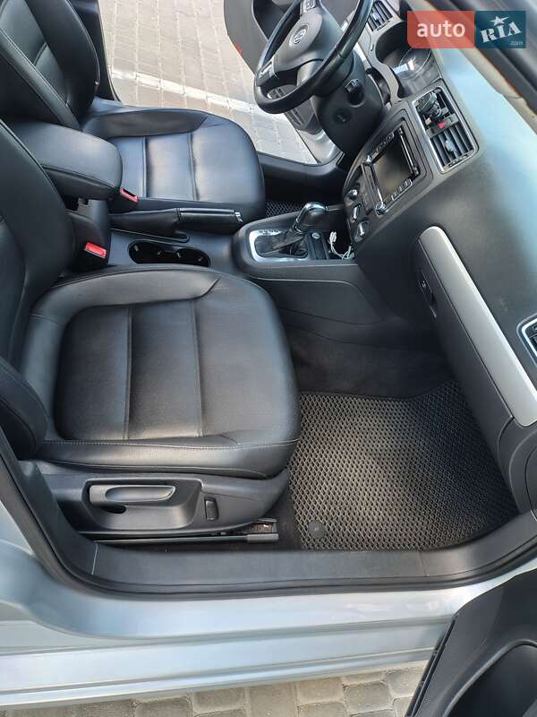 Седан Volkswagen Jetta 2013 в Киеве