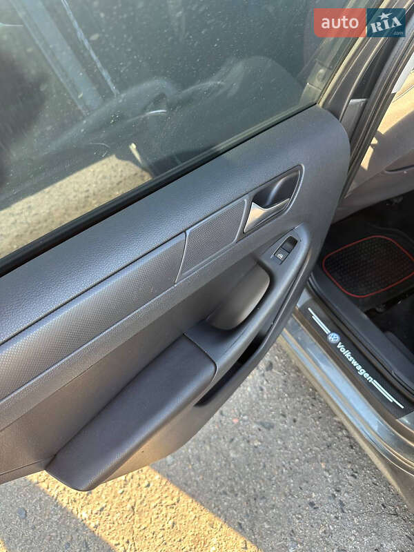 Седан Volkswagen Jetta 2011 в Полтаві