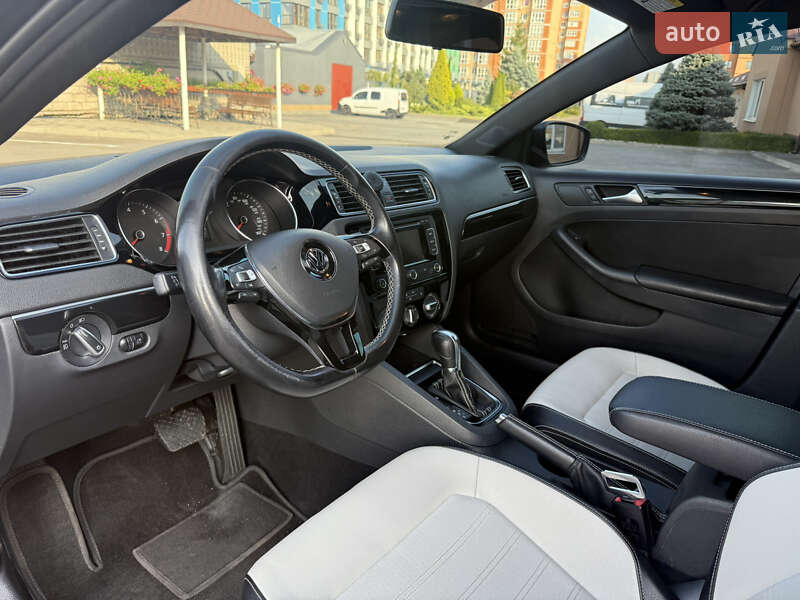 Седан Volkswagen Jetta 2015 в Днепре