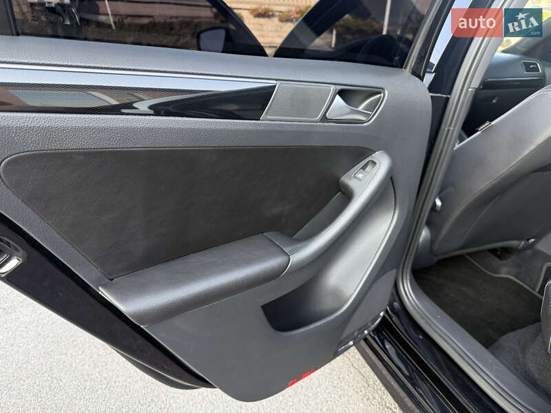 Седан Volkswagen Jetta 2015 в Днепре