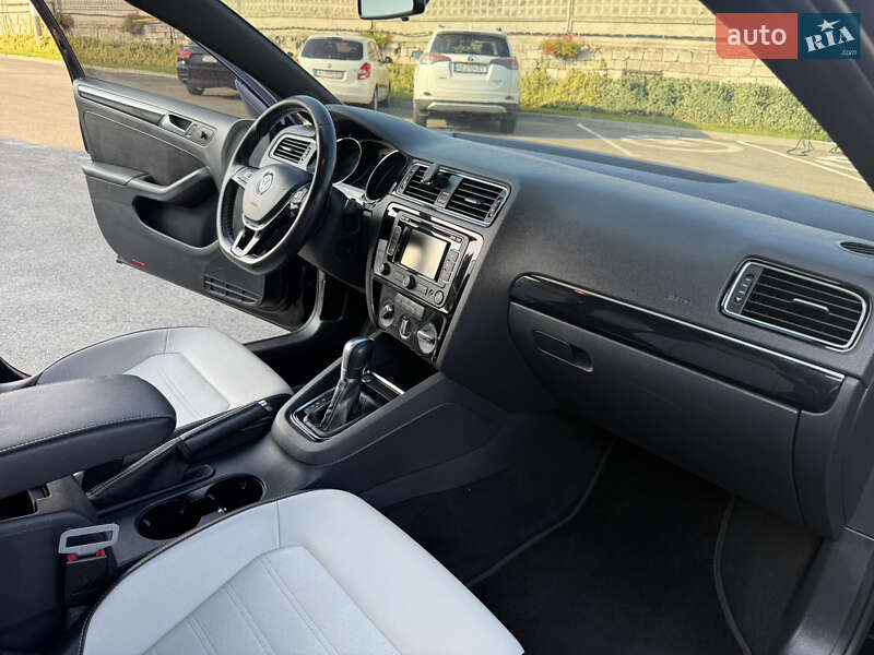 Седан Volkswagen Jetta 2015 в Днепре
