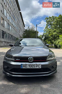 Седан Volkswagen Jetta 2016 в Днепре
