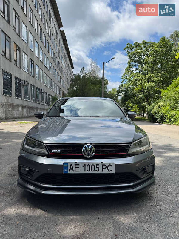 Седан Volkswagen Jetta 2016 в 
