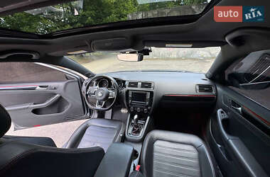 Седан Volkswagen Jetta 2016 в 