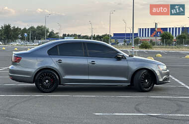 Седан Volkswagen Jetta 2012 в 