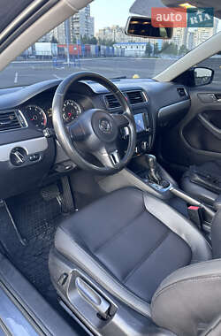 Седан Volkswagen Jetta 2012 в 