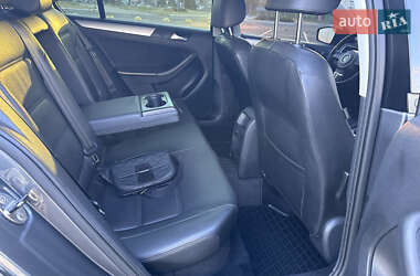 Седан Volkswagen Jetta 2012 в 