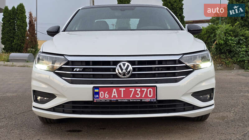 Седан Volkswagen Jetta 2019 в Сумах