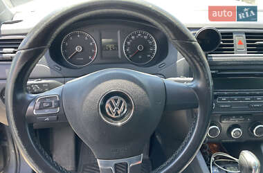 Седан Volkswagen Jetta 2012 в 