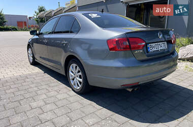 Седан Volkswagen Jetta 2012 в 