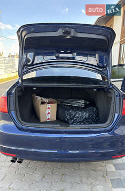 Седан Volkswagen Jetta 2012 в 