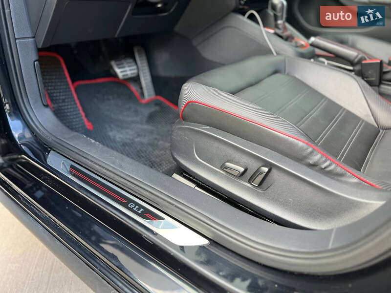 Седан Volkswagen Jetta 2015 в Тернополе