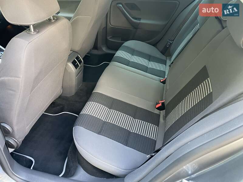 Седан Volkswagen Jetta 2008 в Тернополе
