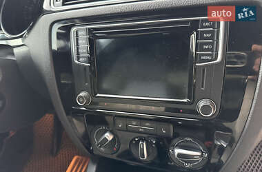Седан Volkswagen Jetta 2015 в 