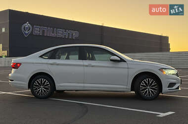 Седан Volkswagen Jetta 2020 в 